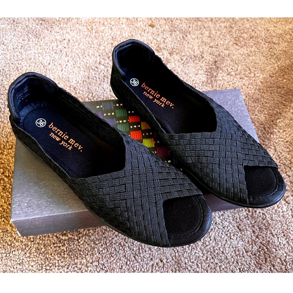 Bernie Mev Dream Black Woven Elastic Open Toe Memory Foam Flats Shoes Size 36/5